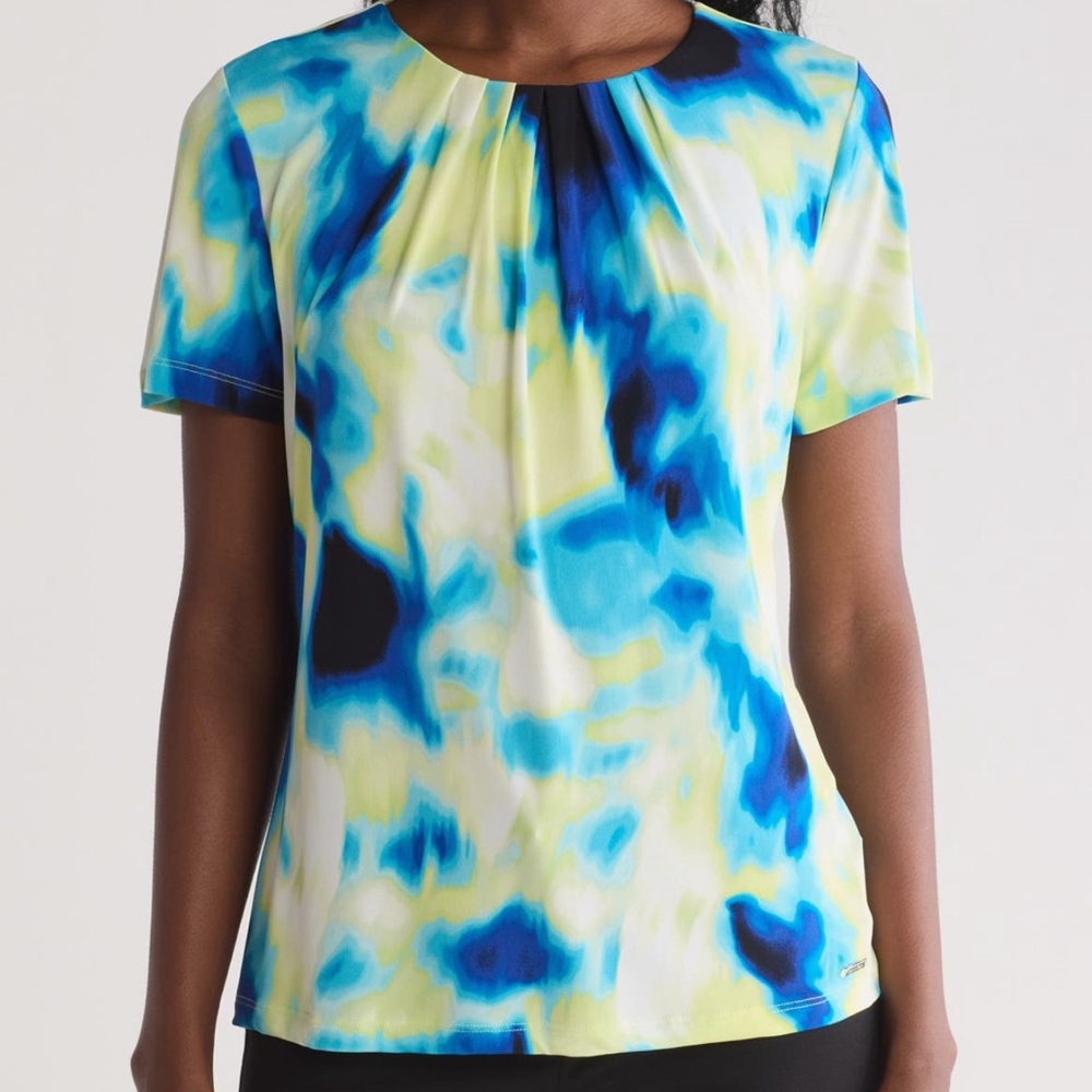 Calvin Klein || short sleeve pleated neck top